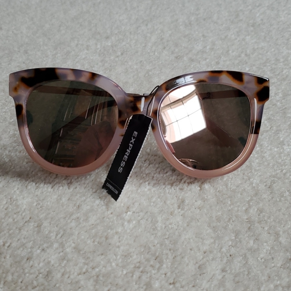 BRAND NEW Express Round Two-Tone Plastic Frame Sun